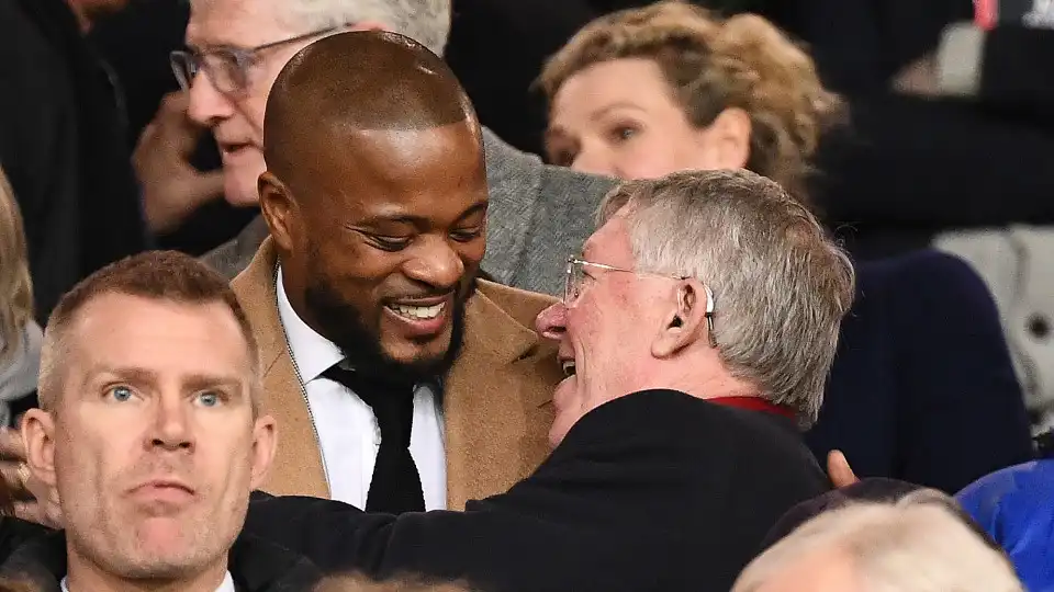 Evra culpa-se e a Alex Ferguson pelo "caos" do Manchester United