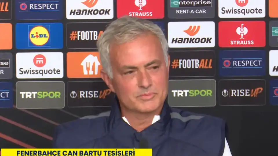 O momento em que José Mourinho se emociona ao falar de Alex Ferguson