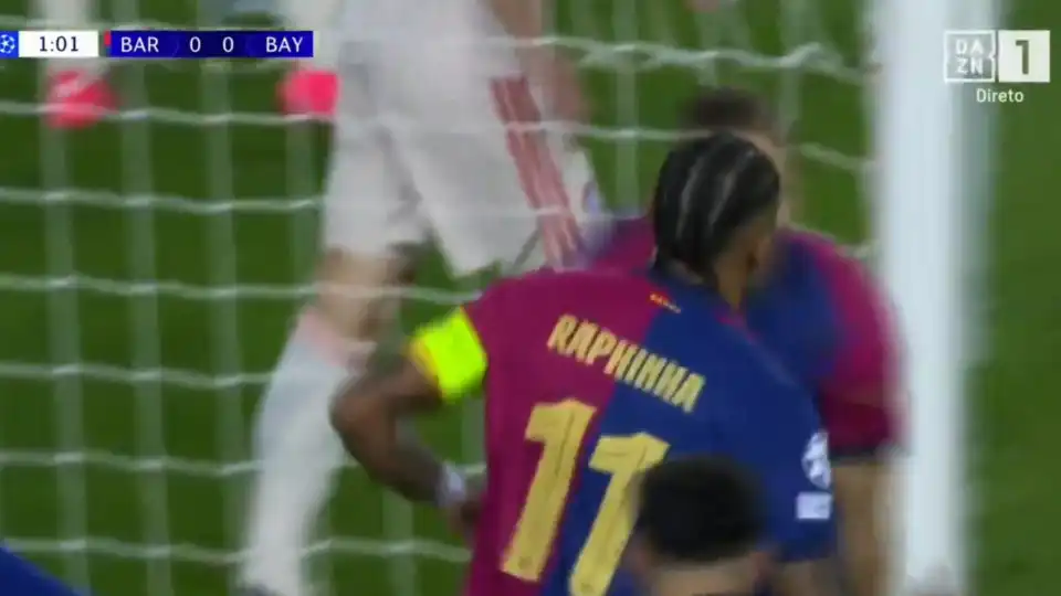 O golo supersónico de Raphinha no Barcelona-Bayern Munique