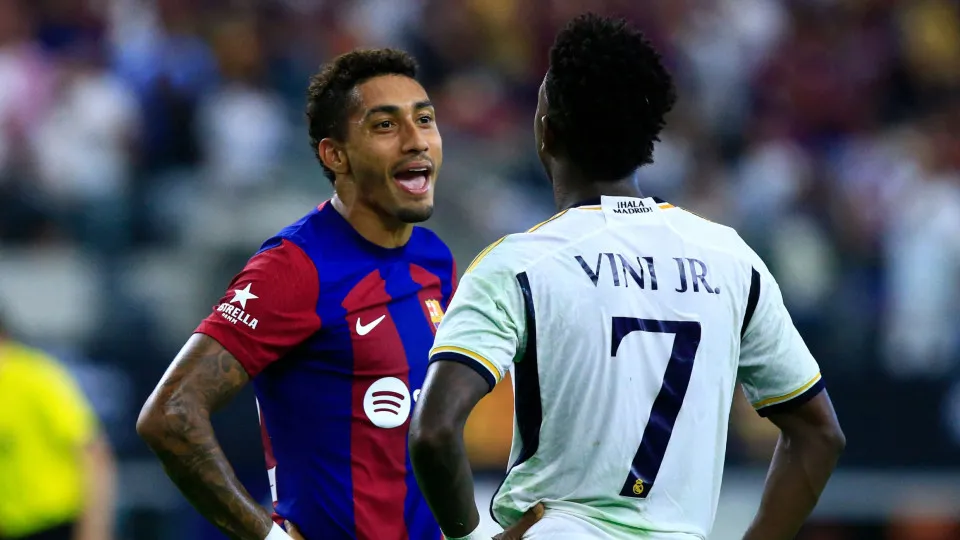 Barcelona's Brazilian forward Raphinha (L) speaks to Real Madrid's Brazilian forward Vini Jr. after a pre-season friendly football match between FC Barcelona and Real Madrid CF at AT&T Stadium in Arlington, Texas on July 29, 2023. (Photo by Aric Becker / 
