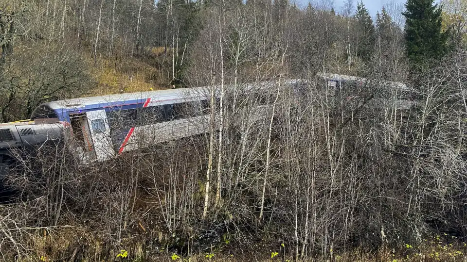 Pelo menos um morto em descarrilamento de comboio na Noruega