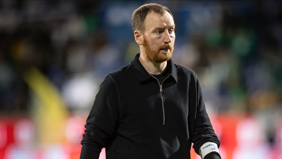 Ian Cathro promete Estoril a "competir" no Dragão frente ao FC Porto