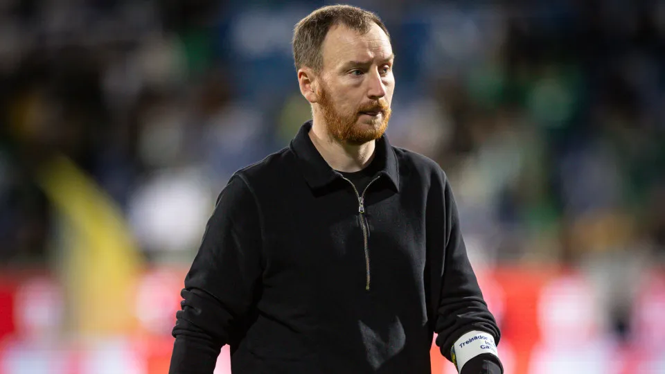 Ian Cathro quer bater AVS para construir Estoril "mais estável"