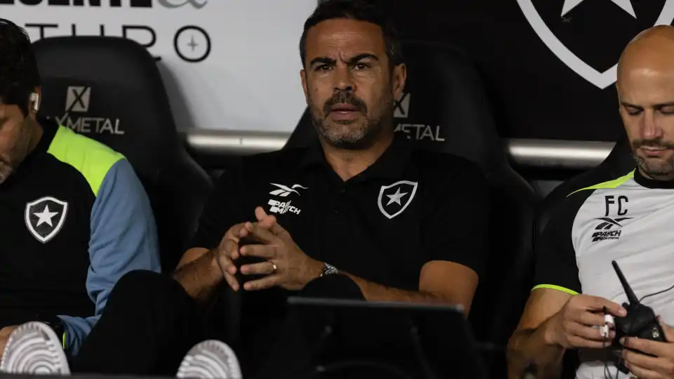 Botafogo de Artur Jorge bate Bragantino de Caixinha e reforça liderança