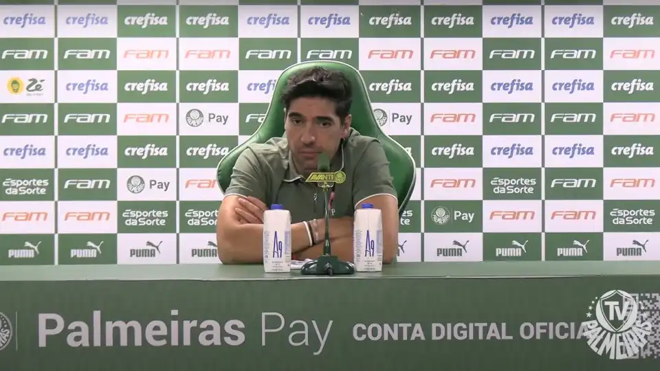 Abel Ferreira volta a visar jornalistas: "Profetas do acontecido"