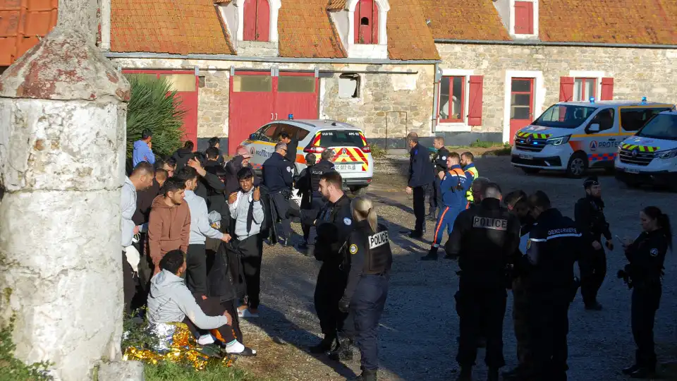 Homem tenta atravessar Canal da Mancha e morre de ataque cardíaco