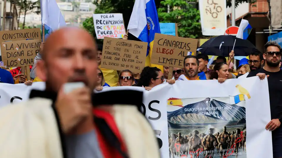 Milhares de pessoas manifestaram-se nas Canárias contra imigração ilegal