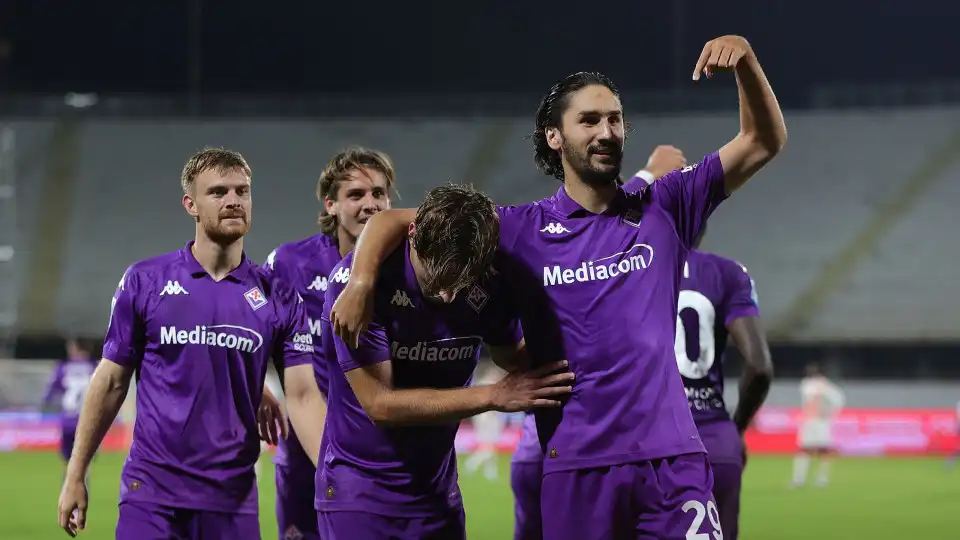 À atenção do Vitória SC. Fiorentina 'despedaça' Roma e 'cheira' Champions