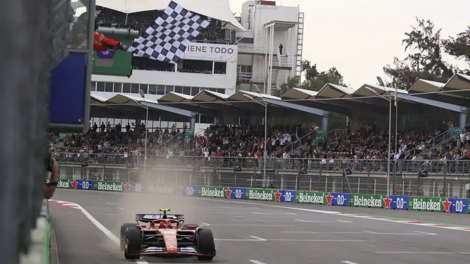 Sainz alcança segunda vitória da época no México. Verstappen foi punido