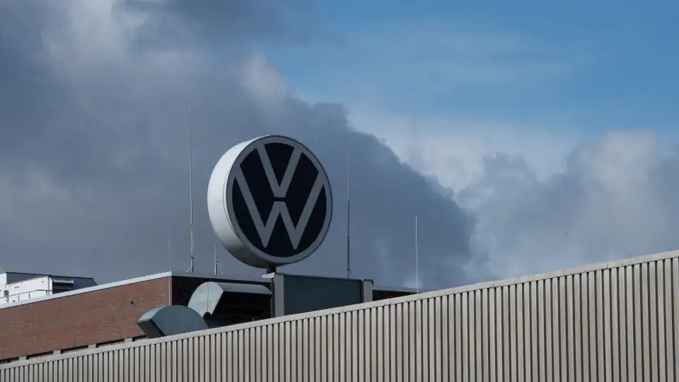 Volkswagen prevê fechar pelo menos três fábricas na Alemanha