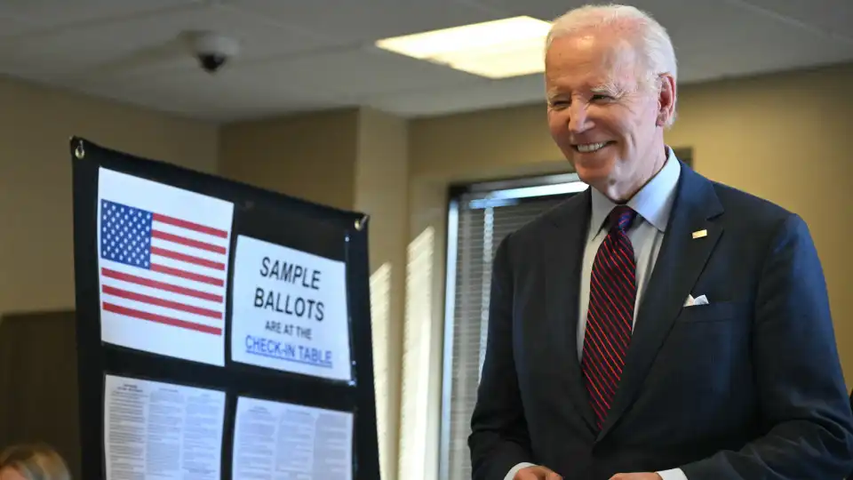 A uma semana das eleições nos EUA, Joe Biden já votou