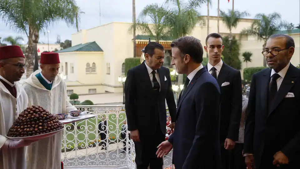 Macron em Marrocos recebido por Mohammed VI para selar reconciliação