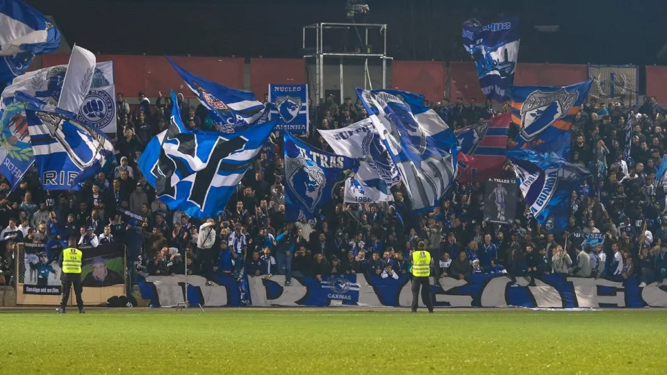 Cânticos insultuosos contra o Benfica valem multa para o FC Porto