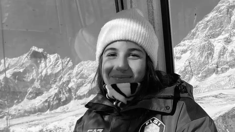 Esquiadora morre aos 19 anos após sofrer queda nos Alpes