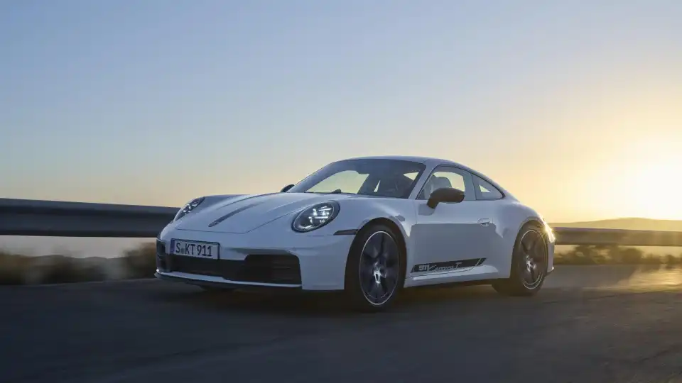 Porsche apresenta o 911 Carrera T com 394 cv e caixa manual