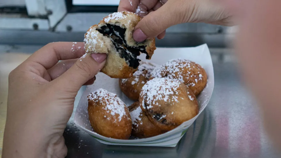 Gosta de bolachas Oreo? Tem de experimentar fritá-las 