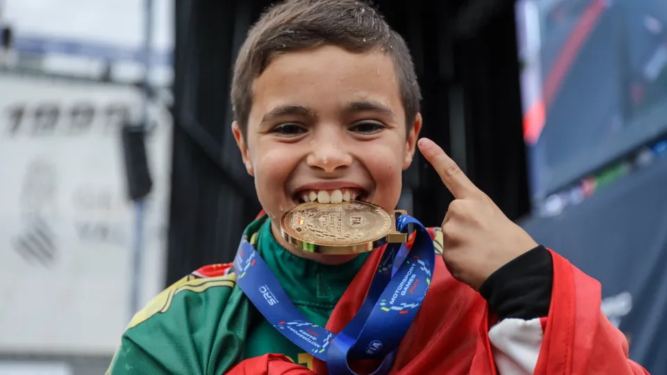 Xavier Lázaro, aos 11 anos, conquista ouro nos Olímpicos do automobilismo