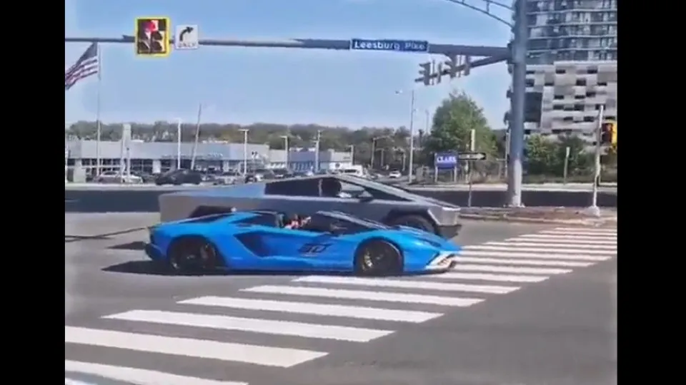 Lamborghini desafiou Tesla Cybertruck, mas... deu-se mal