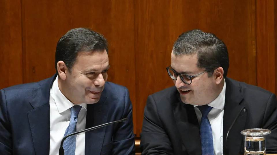 Proposta orçamental entregue quinta-feira na AR (um dia antes do prazo)