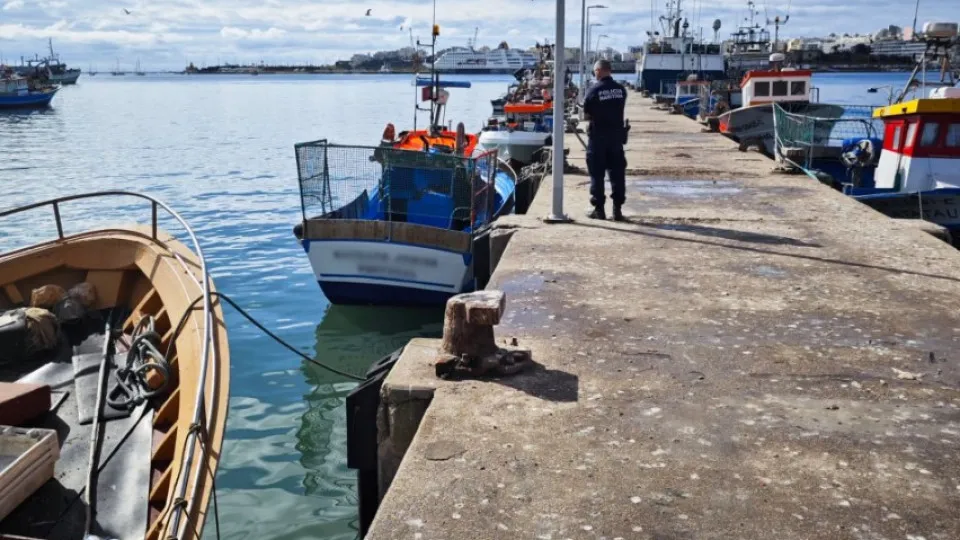 Jovem resgatado após sofrer acidente a bordo de embarcação de pesca