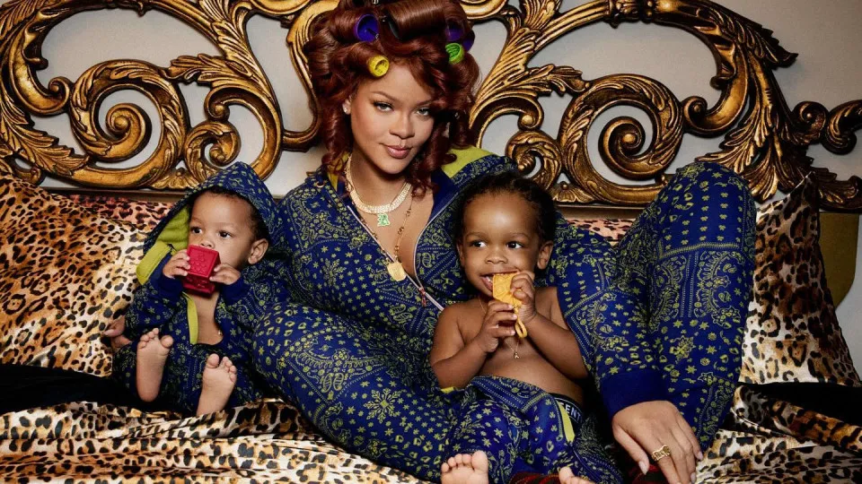 Rihanna em campanha ao lado dos filhos. Veja as imagens 