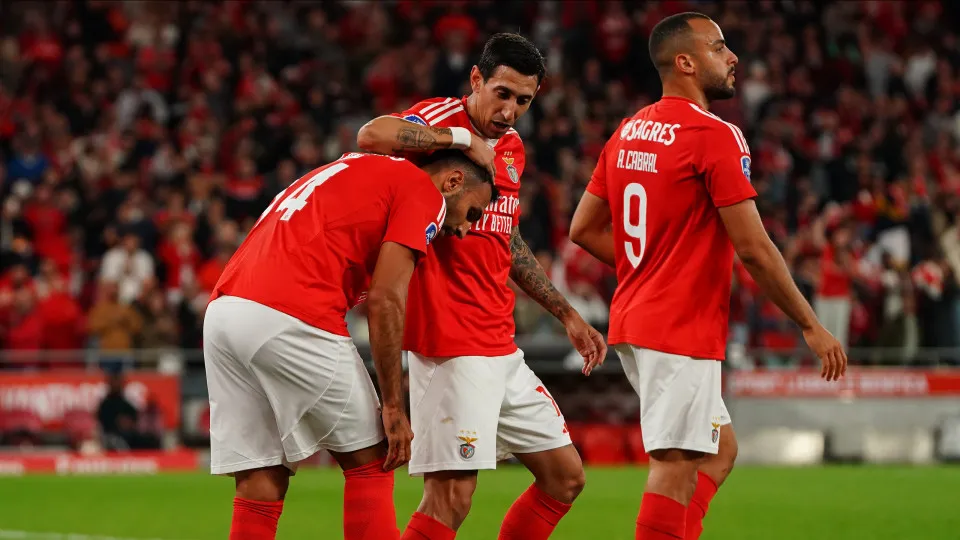 Benfica 'dança' na Luz ao som de Di María e Pavlidis rumo à final four