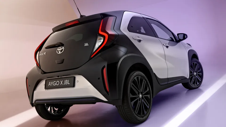 Toyota Aygo X recebe sistema de som especial da JBL