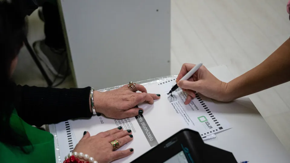 Recontagem parcial de votos confirma vitória do partido no poder na Geórgia