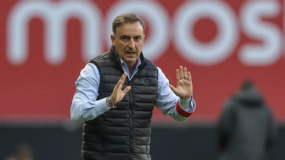 Carvalhal após a vitória no dérbi: "A minha vida é tudo menos fácil..."