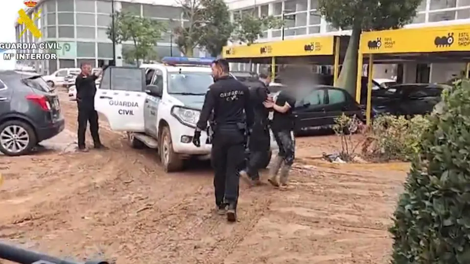 "Desprezo". Dezenas de detidos por roubos em áreas afetadas em Espanha