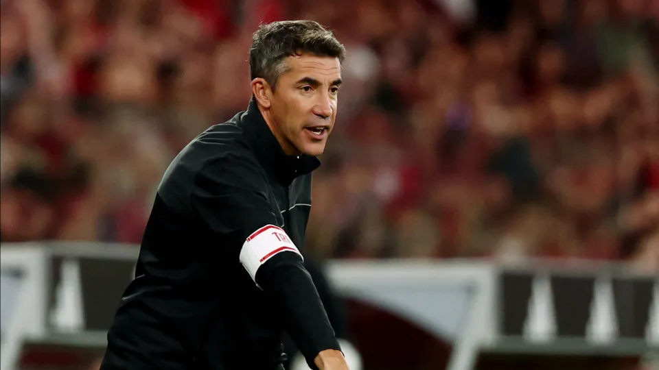 Bruno Lage explica alterações: "Treinar o Benfica oferece isto..."