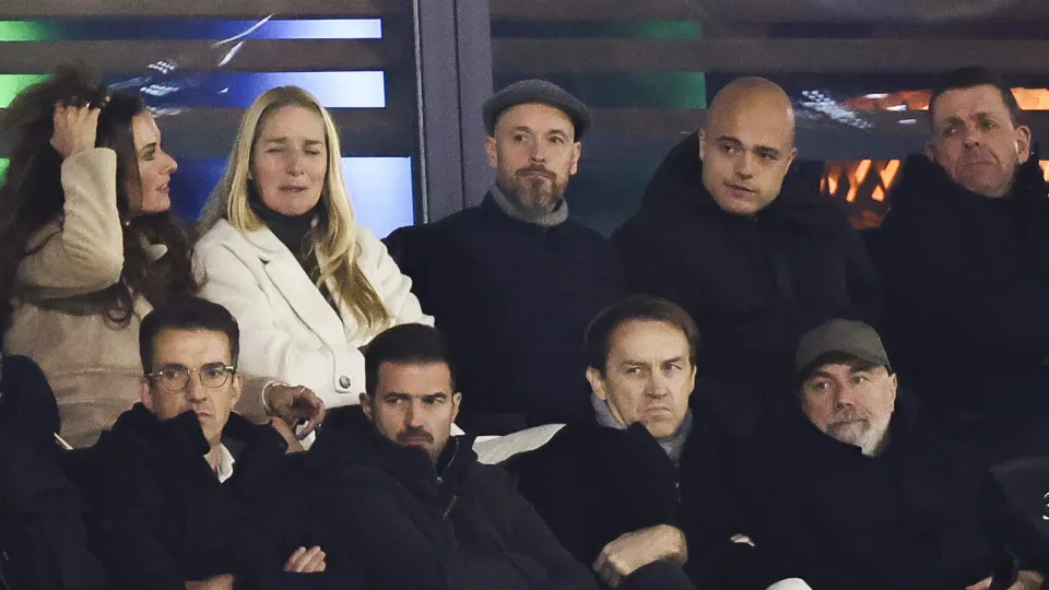 Ten Hag visto pela primeira vez desde o 'adeus' ao United... em estádio