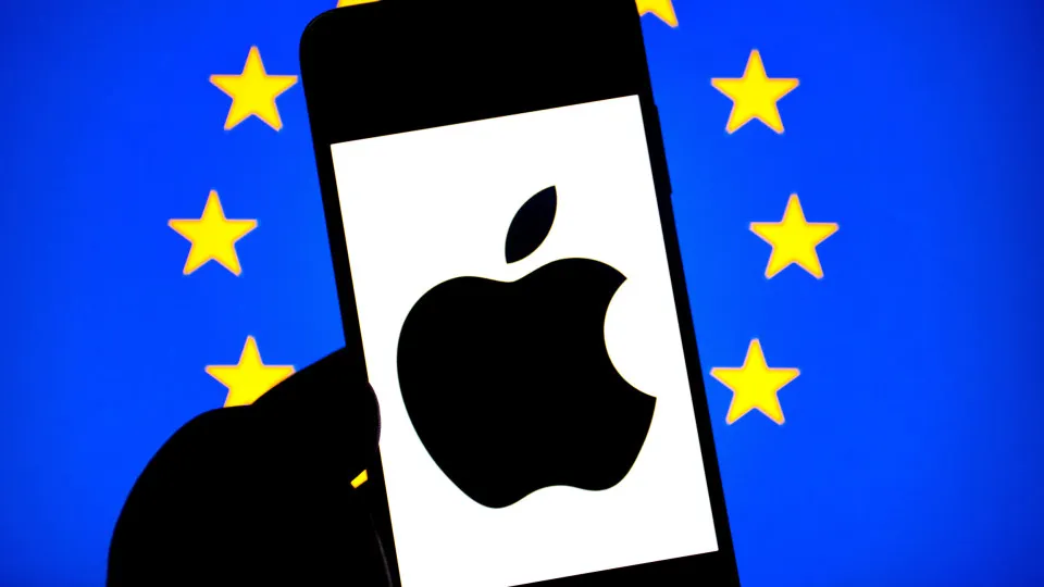 Bruxelas vai avaliar se Apple está a cumprir lei europeia