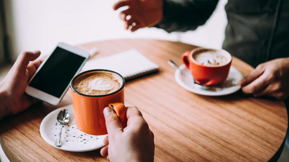 Quais são as bebidas de café mais (e menos) saudáveis? 