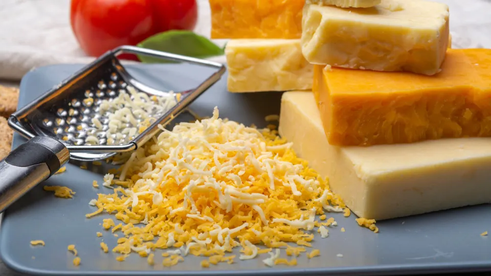 Cheddar ou mozzarella? Afinal, qual é o queijo mais saudável?