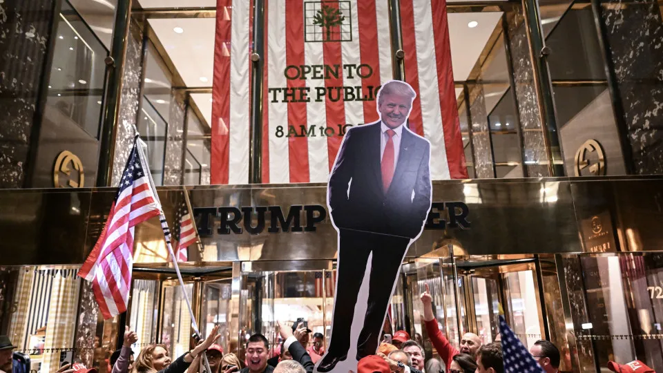 Republicanos fazem a festa junto à Trump Tower de Nova Iorque