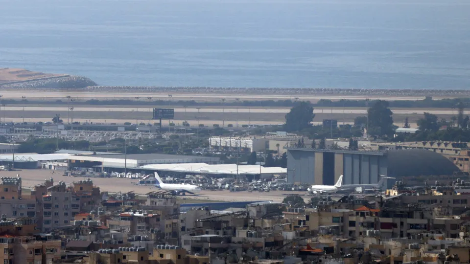 Ataque israelita atinge arredores do aeroporto de Beirute