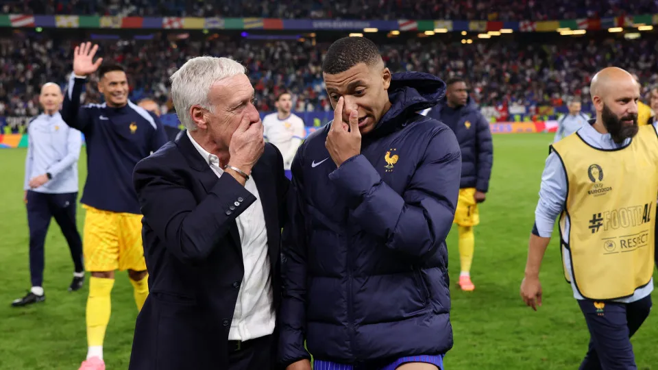 Deschamps farto de perguntas sobre Mbappé: "Deixem-no em paz"