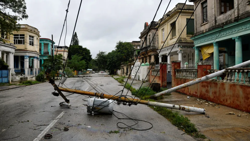 Rússia envia 80 mil toneladas de combustível e equipamentos a Cuba