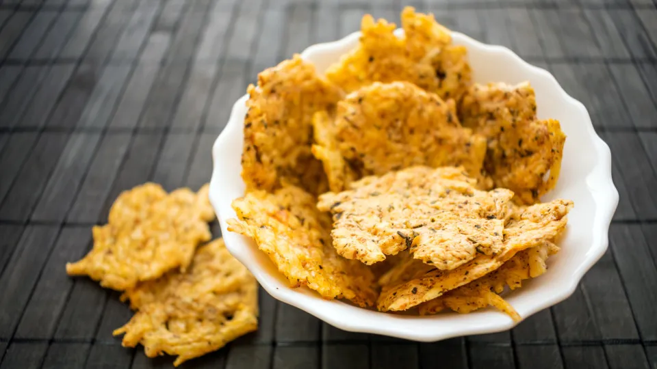 Crackers de parmesão. O snack perfeito para qualquer altura do dia