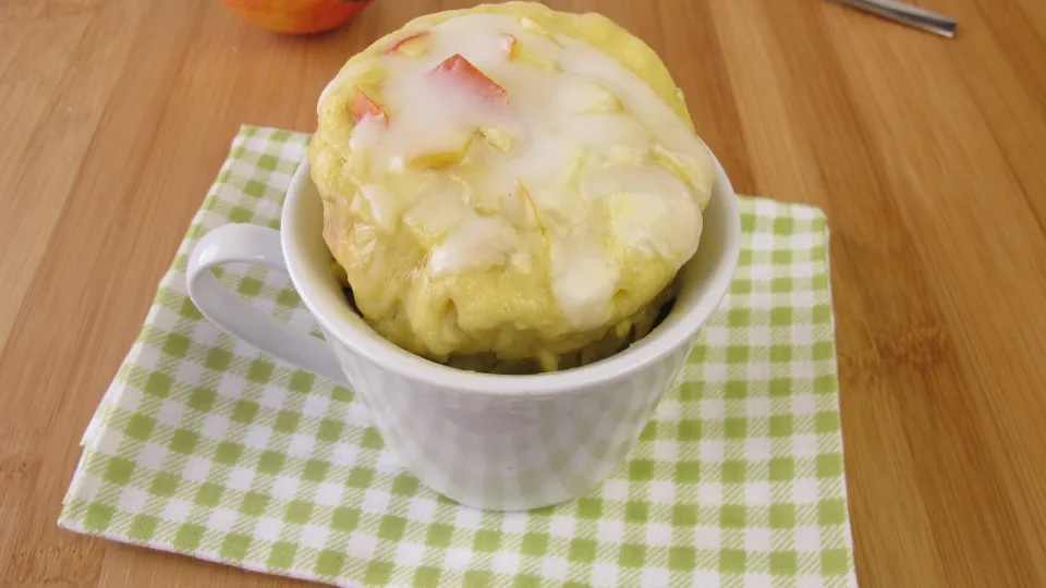 Este bolinho de maçã (sem glúten) vai muito bem com uma chávena de chá