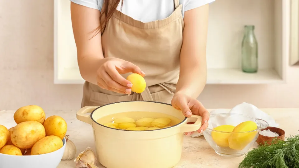 Esta é a forma mais saudável de cozinhar batatas, diz dietista