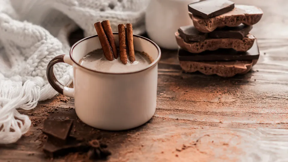 Nigella Lawson ensina a fazer chocolate quente com especiarias