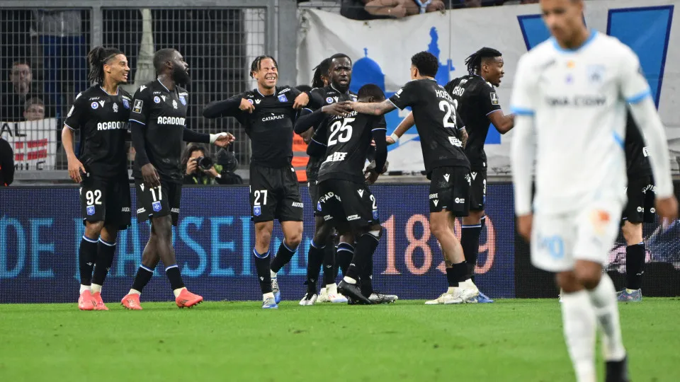 Auxerre surpreende ao vencer fora o vice-líder Marseille