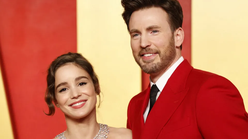 Chris Evans fala sobre construir família com Alba Baptista