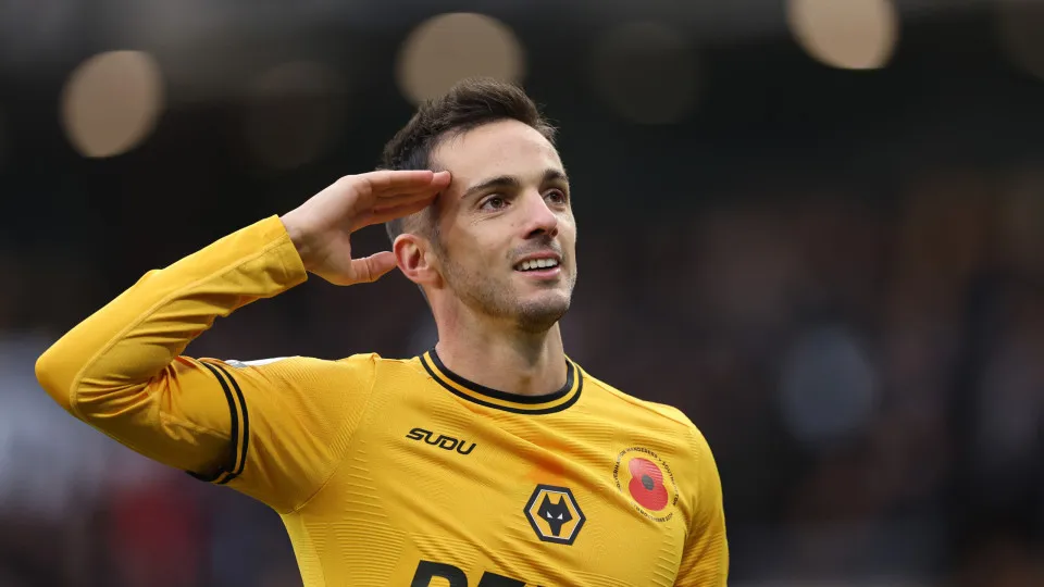 WOLVERHAMPTON, ENGLAND - NOVEMBER 09: Pablo Sarabia of Wolverhampton Wanderers celebrates after scoring a goal to make it 1-0  during the Premier League match between Wolverhampton Wanderers FC and Southampton FC at Molineux on November 09, 2024 in Wolver