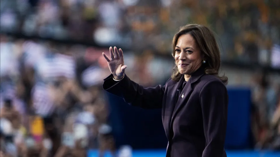 "Biden devia demitir-se e fazer de Kamala a primeira mulher presidente"