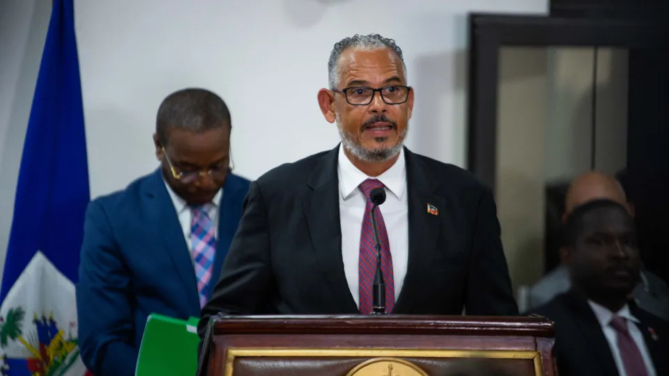 Novo primeiro-ministro do Haiti toma posse e promete restaurar segurança