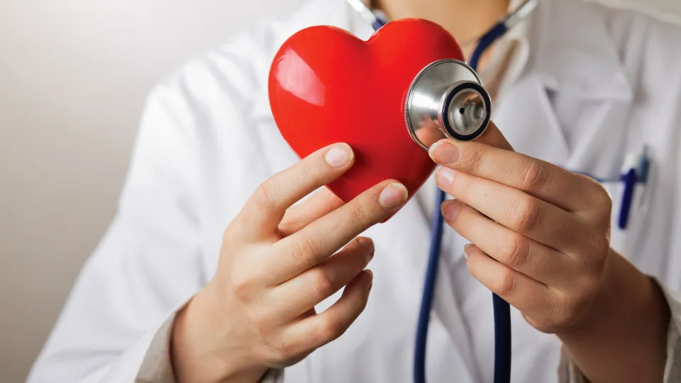 As dicas de um cardiologista para dormir melhor e fortalecer o coração