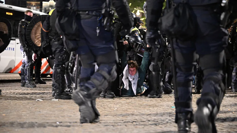 Alegada violência policial contra pró-palestinianos investigada em Amesterdão